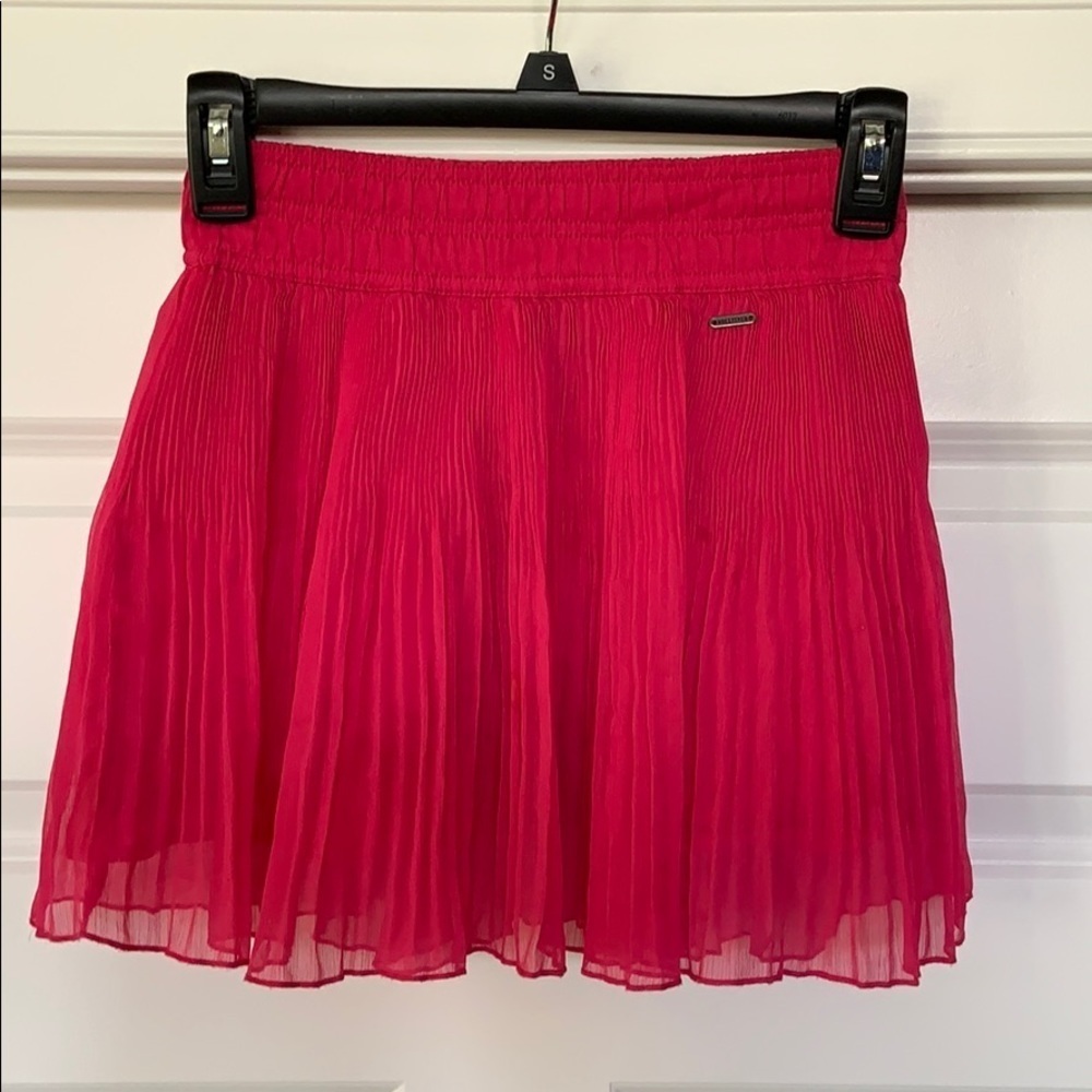 ☀️ 3/$36 or 2/$30 
HOLLISTER Pleated Mini Skirt Fuchsia Pink Sz XS